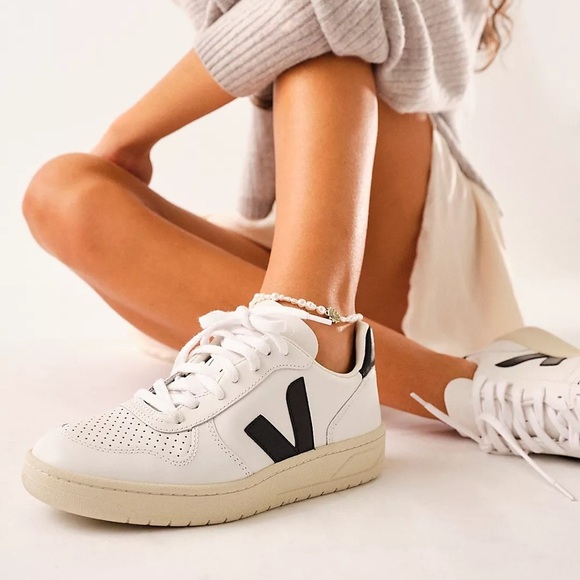 Veja Shoes - Veja White/Black Sustainable Leather V-10 Logo Retro Low Top Lace Up Sneakers 7